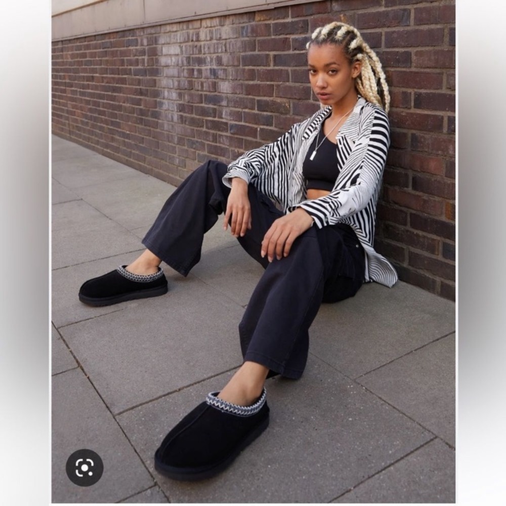 NWT UGG Tasman Black clog Women’s Size 7.  Great staple for indoor/outdoors.